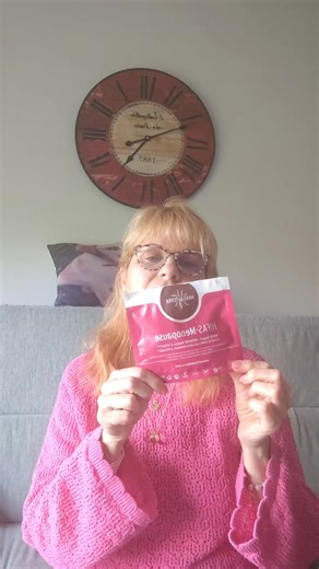 coucou, depuis des années je suis ménauposée avec beaucoup d'effets secondaires et régulièrement je fais une cure de compléments alimentaires, en ce moment en partenariat avec Hifas da Terra , j'ai commencé une cure HIFAS-Menopause de la marque @hifasdaterrafr, 🌱 entreprise multinationale de la biotechnologie leader dans le développement de produits médicinaux à base de champignons, 🌱100% naturel, végétal, sans gluten, à base de champignons et conditionné dans des embouteillages recyclables, *