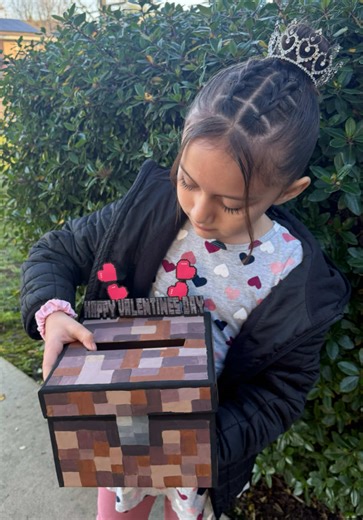 Minecraft themed Valentine’s Day Box #valentinesday #minecraft #valentinesdiy #