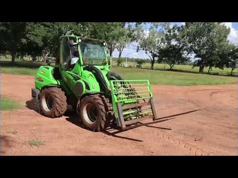 AVANT 860 ARTICULATED WHEEL LOADER & ATTACHMENTS