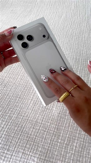 iPhone 17 Pro Max Silver (256GB) | Smooth, Simple, Premium