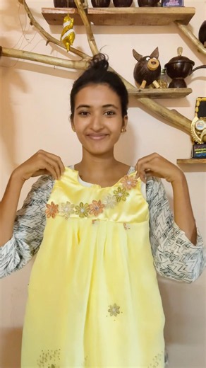 മിന്നൂട്ടിക്ക് യെല്ലോ ഡേ ആണ്💛| Girl frock stitching from old saree👗