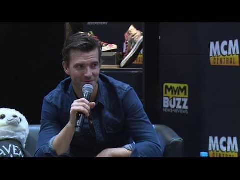 Haven Star Lucas Bryant INTERVIEW On The BUZZ Stage @ MCM London Comic Con 2016