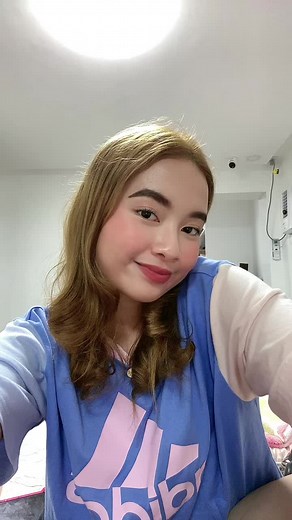 Cosmetic Product Tutorial with Hands-on Demonstration