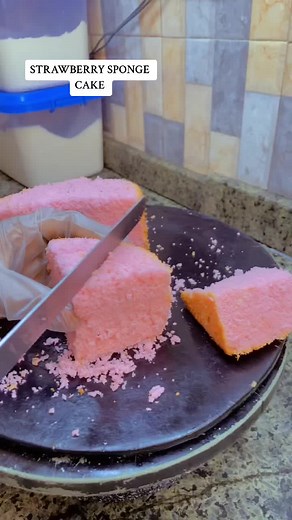 Delicious Strawberry Sponge Cake Recipe