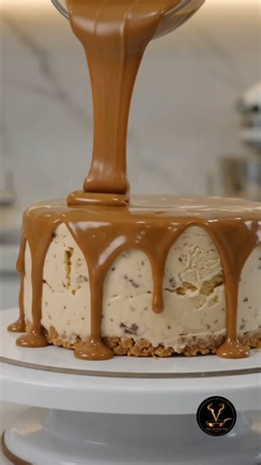 The Most Irresistible Lotus Biscoff Ice Cream Cake You'll Ever See! 🤤🍪 #shorts