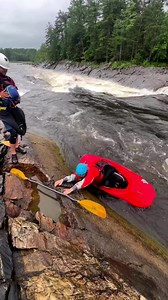 Tackling whitewater can be challenging, especially when it comes to getting out of your boat. 😖 Level up your whitewater skills by practising this safety technique in the trickiest places. 🌊💪 📸 @paddlingmagazine @rclaywright | Planet Canoe