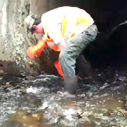 TEIL 1 Unclogging a Huge Culvert Pipe | Post 10