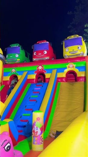 Istana balon kuning besar tayo lompat seru