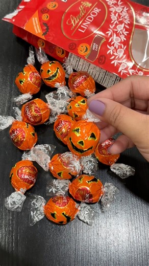 54K views · 1.1K reactions | Lindor truffles #chocolate #Halloween | 퓢픀퓮퓮퓽퓼 퓟퓵퓪퓽퓽퓮퓻 | Facebook