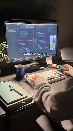Elif on Instagram: "What do you think? 💫 . . . . . . . . . #programming #programmers #developers #mobiledeveloper #softwaredeveloper #devlife #coding #setup #tips #studentTips"