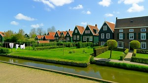 Marken – A Vibrant Fishing Village Rich in Dutch History (4K)