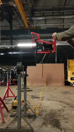 @johnnythewelder demonstrating the RIDGID B-500 it’s quick, clean, consistent carbon pipe bevels. Total game changer ⚒️✨ Check out the product for quality bevels: https://www.ridgid.eu/gb/en/b500-pipe-beveller #ridgideurope #ridgidtools #pipefabrication | RIDGID Europe