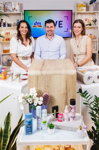 Nakupujte Vždy výhodně, protože v dm to ani jinak nejde. 🛒 👍 👀 Pokud jste nestihli živé vysílání dmLIVE, záznam naleznete v aplikaci Moje dm. 📲 Více o dmLIVE 👉 www.dm.cz/dmlive #dmcesko #dmLIVE #dmlovebrand #Mojedm | dm drogerie markt Česká republika