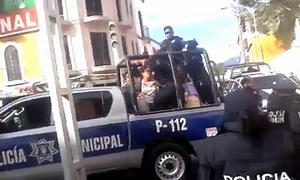 3M views · 2.9K reactions | Solo por vender tortillas hechas a mano las detienen como a un narcotraficante.  | Anonymous Azteca | Facebook