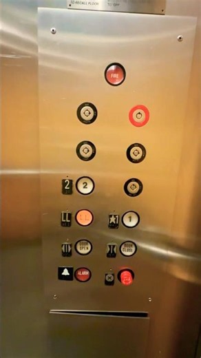 Hydraulic Montgomery ￼Elevator 🛗 Macy’s, Bellevue Square, Washington 電梯 エレベーター 엘리베이터 ascensor