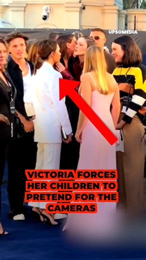 In this video you can see how Victoria forces her children to pose for the cameras and maintain the image of a perfect family, just as Brooklyn reported. | Celebrities