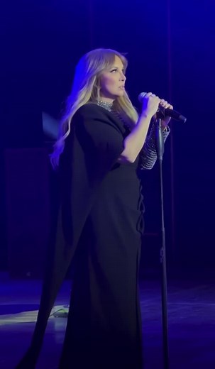 Hélène Ségara sur la scène du casino du liban . #helenesegara #lns #liban #elletulaimes #pourtoi #viral #video #chanteusefrancaise #queen #chanson #chansonfrancaise