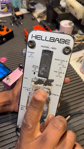 Peterson Camilo on Instagram: "R$297 Pedal Wah Wah Hellbabe behringer"