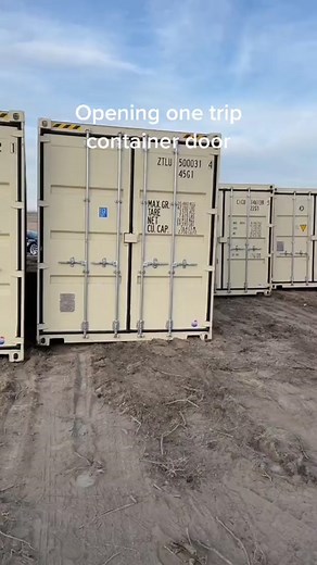 Step-by-step guide on opening a one-trip container door! #USAContainers