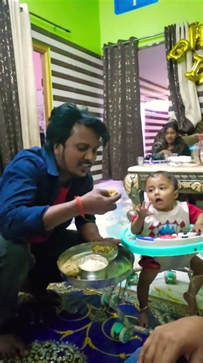 घर में नीचे बैठकर खा रहे हैं #gorakhpuriyabhauji53 #funny