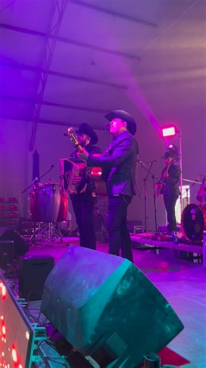 Carlos Leal y su Fara Fara Time on Instagram: "Olvídala @farafaratime 🆑🔥 #viral #farafaratime #mty #norteño"