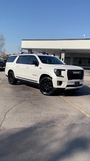 Quick tour of a custom 2023 GMC Yukon Denali Ultimate #gmc #gmcyukon #yukonxl #gmcyukondenali #gmcyukondenaliultimate #yukondenali #yukondenaliultimate #chromedelete #custom #customsuv #customyukon