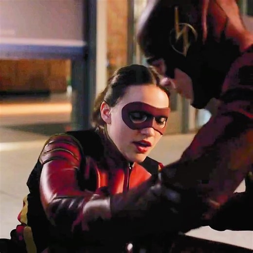 Barry saves Jesse Quick! ⚡️ #theflash #barryallen #jessequick #shorts