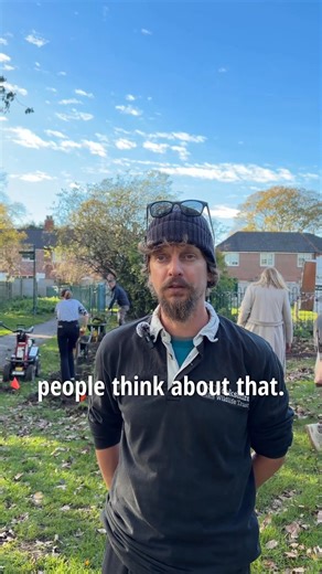 🌱 Residents are creating wildflower meadows and sensory gardens in the new pocket park at Oak Road Playing Fields! In partnership with Hull City Council neighbourhood co-ordinators and Yorkshire Wildlife Trust, residents are invited to join in all this week with the planting of hundreds of bulbs. Sessions are being held 1-3pm each day until Friday 31 October. Drop in to get involved! | Hull City Council