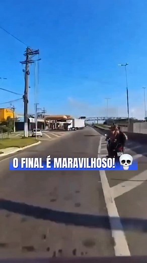 Assista até o final e melhore o seu humor! 💀 Siga 👉 @sgt_jalyson Dois inconsequentes tentam fugir da Polícia Rodoviária Federal na rodovia Washington Luiz, São Paulo, fazendo manobras arriscadas e usando a contramão de direção, mas no final o bem venceu o mal. 🔥 #antigrau #chamaosargento | Jalyson Gonçalves