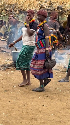 232K views · 2.3K reactions | Hamer women prepare coffee by roasting the beans in a small brazier, crushing them, and slowly filtering them. During this process, they sing soft songs and perform circular dances, moving their feet rhythmically and swaying the necklaces they wear around their necks. These dances celebrate friendship, female unity, and daily life, transforming coffee into an act of conviviality and harmony within the community. #inspirationofafrica | Quim Fàbregas | Facebook