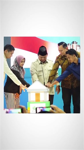 Kemarin, Presiden Prabowo memimpin proses akad massal sekaligus penyerahan kunci secara simbolis untuk 50.030 unit KPR FLPP, di Serang, Banten. Jumlah tersebut tersebar di 33 provinsi di seluruh Indonesia. Alhamdulillah, masyarakat berpenghasilan rendah dengan berbagai latar belakang dan profesi bisa mendapatkan hunian dengan kualitas yang layak dan harga yang terjangkau. Program ini akan terus dilanjutkan, sesuai dengan apa yang sudah menjadi program prioritas pemerintah, yaitu membangun dan me