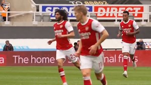 620K views · 40K reactions | هدف محمد النني ضد نادي نيوكاسل يونايتد في الدوري الانجليزي الممتاز Elneny vs Newcastle United F.C. | Mohamed El-Neny | Facebook