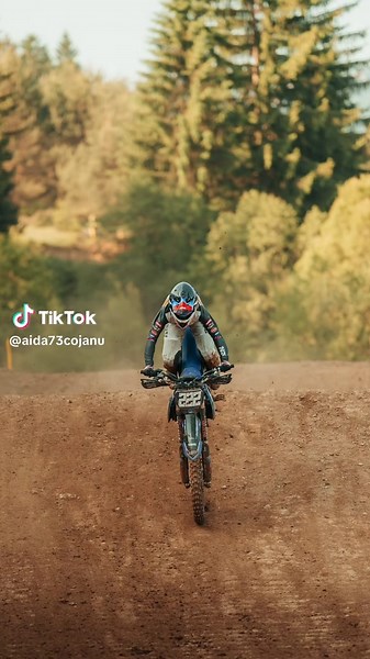 Back wheelie 🤓 #motocrosscrash #crashes #motocrosslife #motorcycle #motogirl