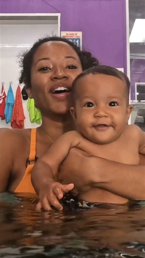 Brave babies in the pool👀 #babyswim #viral #creativecontentcreator #swim #foryou