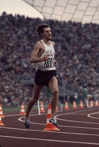 Kenny Moore, Olympian and Masterful Writer on Running, Dies at 78