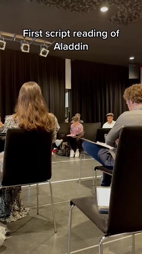 First script reading of Aladdin. Throwback naar de eerste scriptlezing😂 #aladdin #musical #musicaltheatre #disney #fyp