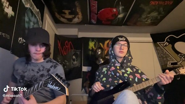 Me and me bro @Patricia Ann Lewis with are guitar cover of duality by @Slipknot. #fyp #fy #foryoupage #slipknot #cover #guitar #guitartok #dualityslipknot #fypシ #jacksonguitars #jacksonguitarsofficial #charvel #charvelguitars