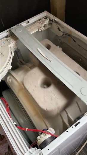 Hotpoint Aquarius WML540 washing machine || Unbalanced spin up with top view