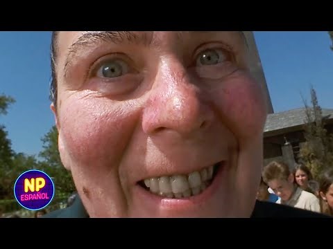 Tronchatoro Makes a Student Fly (Full Scene) | Matilda (1996) | Now Español