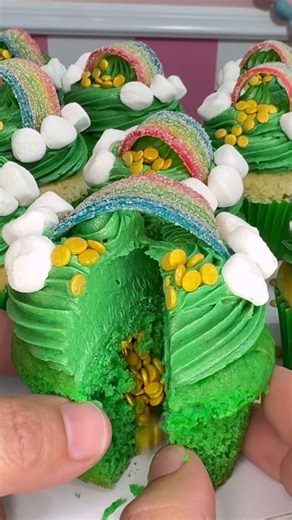 St Patrick’s Day Cupcakes. Tutorial completo! #cake #cakedesign #pastel #cake decorating
