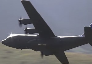 Plane Spotter Records RAF Craft Flying Low Over 'Mach Loop' in Wales