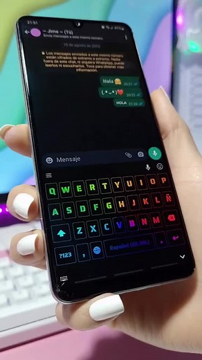 A11 (1) Personalize your keyboard's appearance with a wide selection of themes, colors, and style