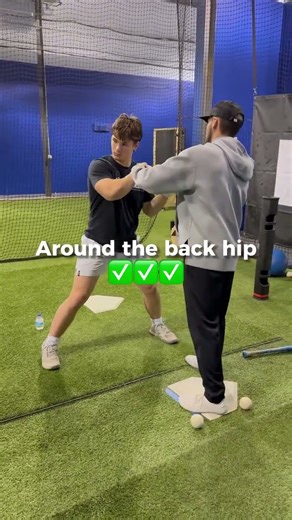 @dsill_swings shows how to square up the ball with the Split-Swing.