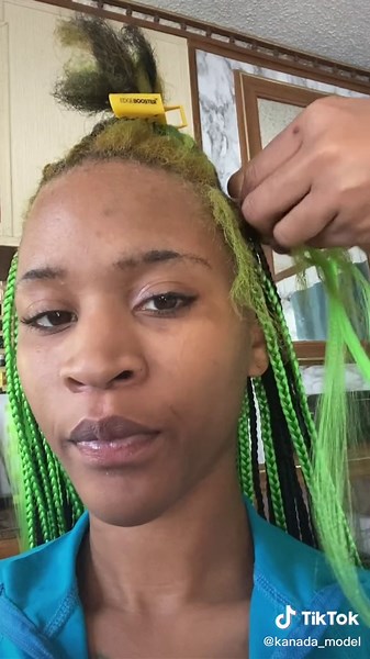 Skunk Stripe Knotless Braids Hair Tutorial