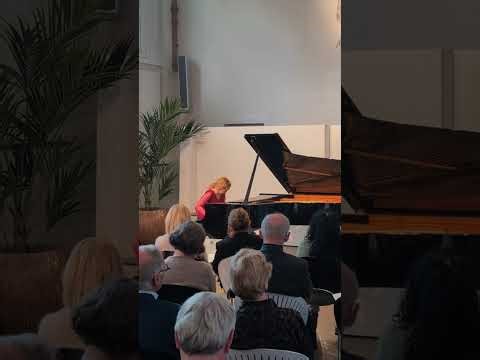 How to play the first note of a piece?