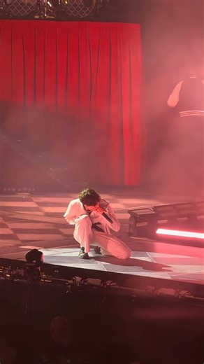 🖤 օʟɨɮօռ 🖤 on Instagram: "Happy Song (That's The Spirit) 🥰🖤 Bring Me The Horizon live at @aacenter , Dallas (Texas, USA🇺🇲) Credit video: @youraveragesutton ON YT @bringmethehorizon @olobersykes #oliversykes #oliversykesbmth #oliversykesfan #olisykes #olisykesbmth #olisykesfan #happysong #thatsthespirit #vegan #concert #inspired #bmth #bmthfan #bmtharmy #bmthfamily #bmth2025 #bringmethehorizon #bringmethehorizonfans #reach #million #fans #viral #newreel #reeloftheday #top Pls🙏🖤 #like #sha