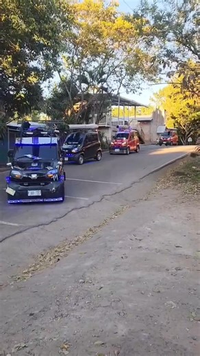 Grupo de "Carritos Qutes" apoya a familia en Torola. ​En un noble gesto que demuestra que la unión hace la fuerza, el grupo de entusiastas de los "Carritos Qutes" de Perquín se movilizó para brindar una mano amiga a la familia de William López, residente en Cantón Agua Zarca del distrito de Torola, Morazán Norte. ​Hace apenas unos días, la tragedia golpeó a la familia López cuando un voraz incendio consumió por completo su vivienda, dejándolos sin sus pertenencias y sin un techo donde refugiarse