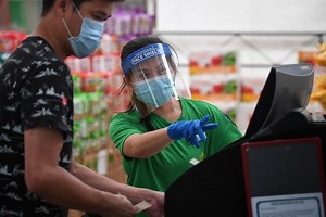 Coronavirus: Should I wear a face mask or face shield?