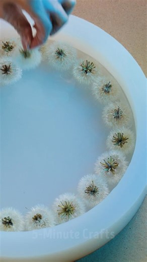 512K views · 2.7K reactions | Whimsical Dandelion Clock DIY ️刺 | 5-Minute Crafts | Facebook