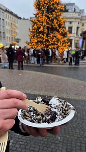 92K views · 2.9K reactions | Vianočné trhy v Bratislave Čo si vždy musíš dať že bez toho odtiaľ neodídeš ? Za mňa je to vždy cigánska pečienka ale tie párance začínajú asi prevyšovať 﫣 A ináč čo hovoríte na ceny? Je to adekvátne? Názor? | Kristián Mesároš | Facebook